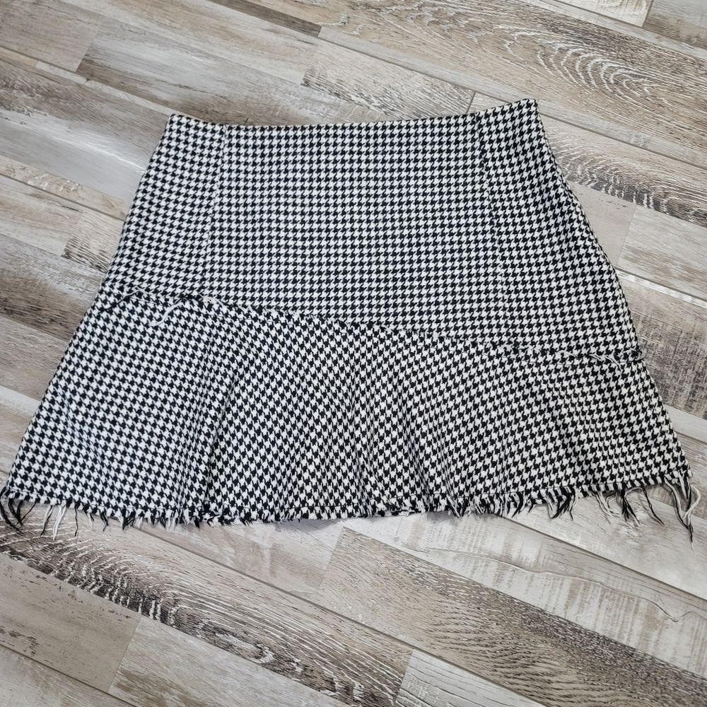 Zara Houndstooth Mini Skirt Size Medium